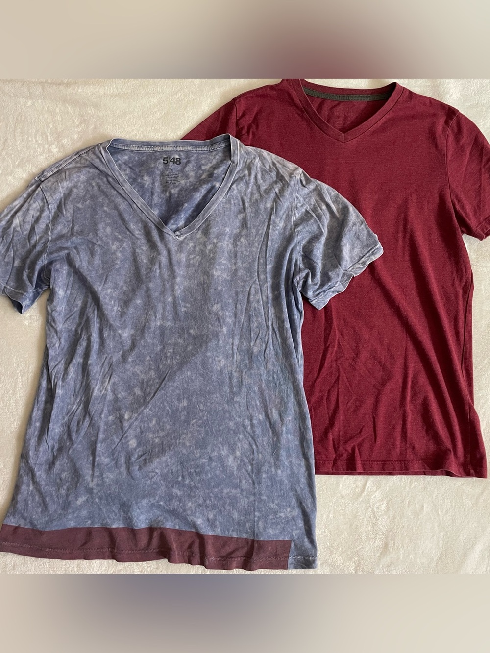 💥6/$35💥 5|48 Blue V-Neck Tee & Epic Threads Heathered red V-Neck Tee Sz S